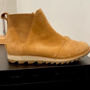 Sorel tan suede boot 8.5